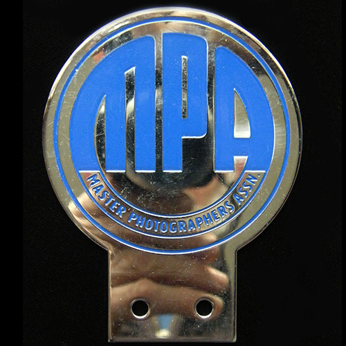 Master Photographers Association M P A car badge
