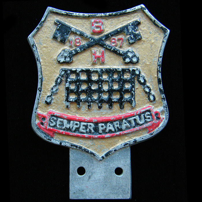 Belgrave Harriers Semper Paratus 1887 car badge