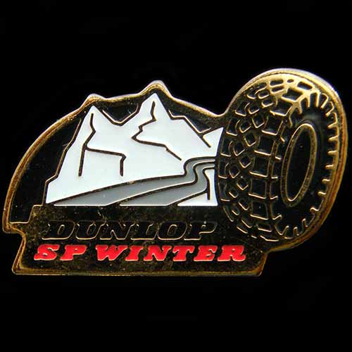 Dunlop Tyre pin badge