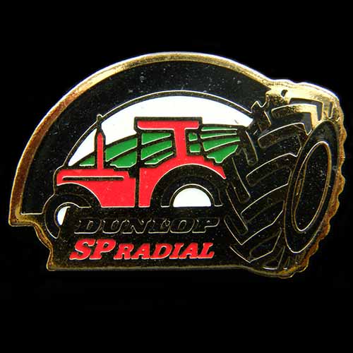 Dunlop Tyre pin badge