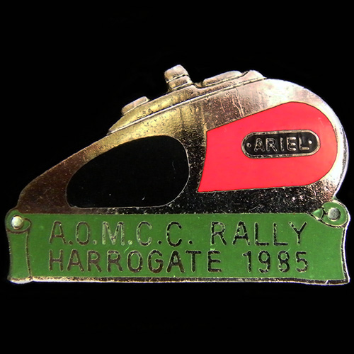Ariel Owners M C C Lapel Badge