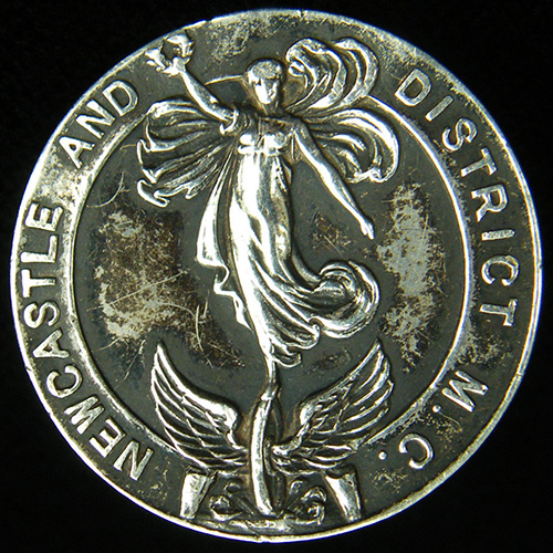 Newcastle and District Motor Club small badge